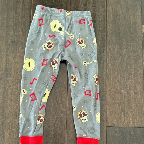 Rare Gender Neutral Disney Pixar Coco Miguel Seize Your Moment Pajamas! - Picture 10 of 16